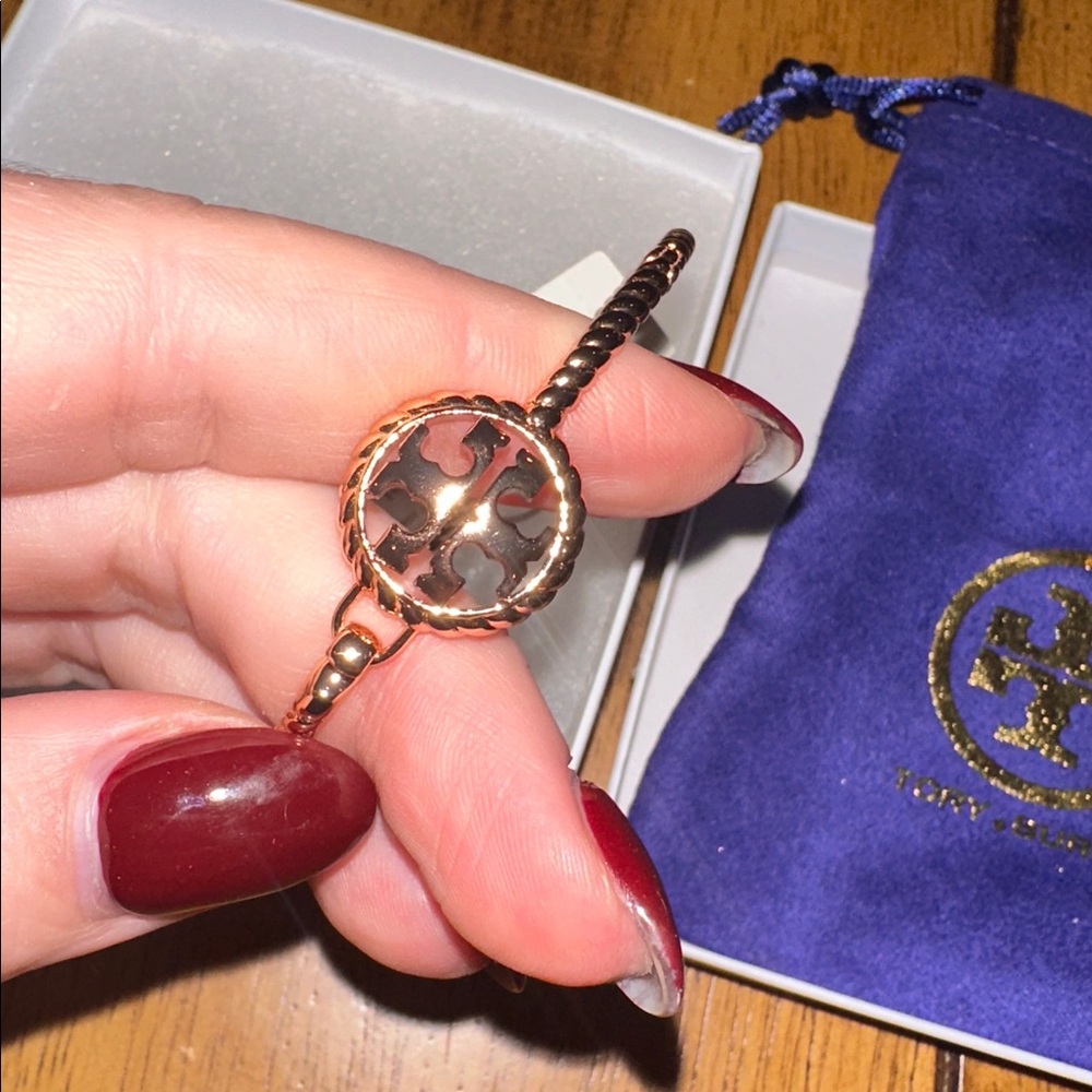Tory Burch rose gold bracelet bangle NWT - Picture 9 of 9
